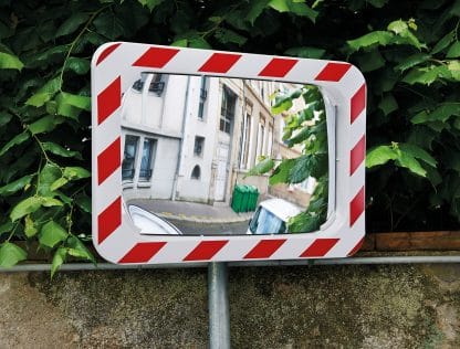 Verkehrsspiegel mit Rot-weissem Rahmen – Bild 6
